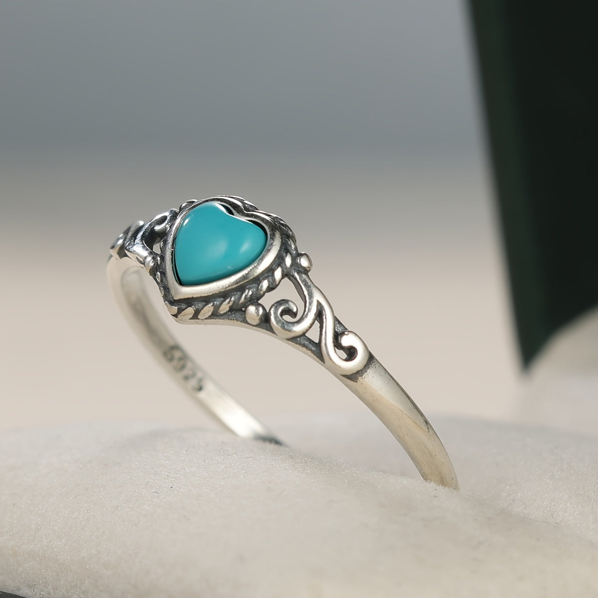 925 Sterling Silver Ring Retro Flower + Heart Design Inlaid Turquoise Symbol Of History And Beauty High Quality Gift For Your Love